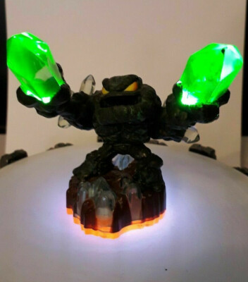 SKYLANDER GIANTS GIGANT LIGHTCORE PRISM BREAK+SAMMELKARTE-ELEMENT ERDE+EXTRAFIGU