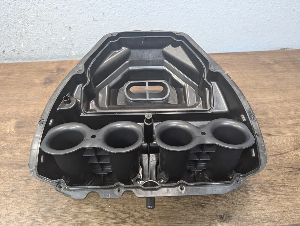 Yamaha FZ-10 MT-10 2017-2023 OEM caja de aire conducto de admisión central - B67-14411-00-00 Foto 2 de 4