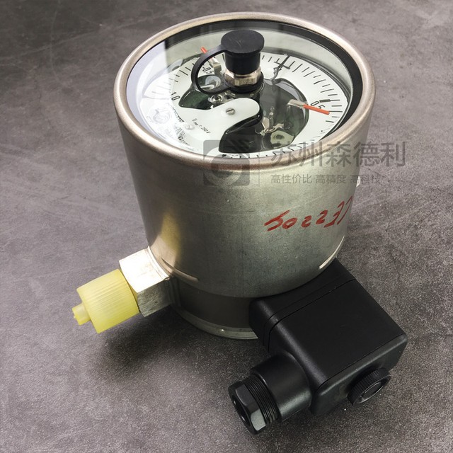 WIKA Pressure Gauge With Alarm Contact 23330100 for sale online eBay