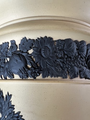 Jarrón de jaspe amarillo Wedgwood Craneware con basalto negro aplicado, 1867 - Imagen 5 de 12