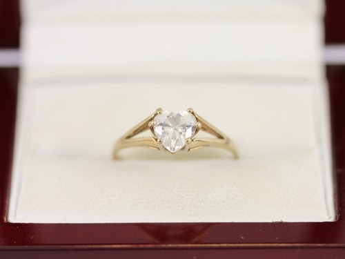 Heart Solitaire Ring 9ct Gold Ladies Stunning Size N 375 1.5g AW15 - Picture 1 of 4