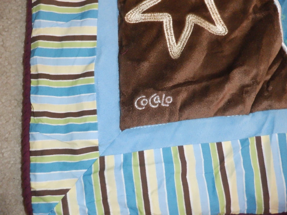 Edredom CoCaLo Little Lil Monsters Peek a Boo Monster Baby Quilt - Imagem 2 de 4