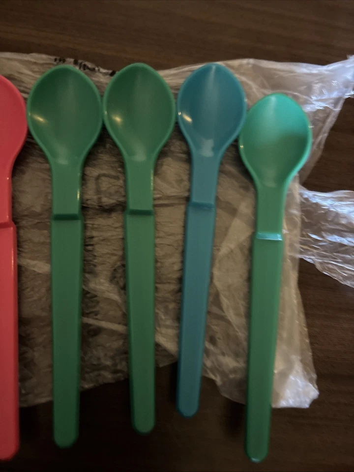 Juego de 8 cucharas para bebé Tupperware Foto 2 de 4