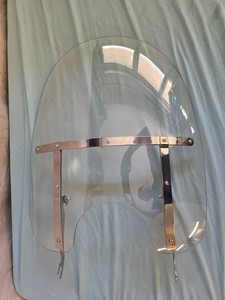 139-10 2000 HARLEY DAVIDSON HERITAGE SOFTAIL FLSTC OEM WINDSHIELD STD 20" (NICE)