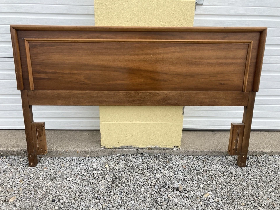 Mid Century Modern Broyhill walnut full/queen "Premier" headboard vintage 1960s - Image 2 of 4