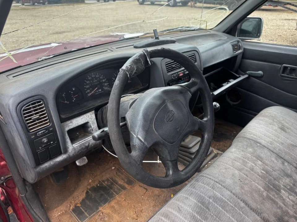 Cristal trasero usado se adapta a: Nissan PICKUP 1995 deslizante trasero grado B Foto 2 de 4