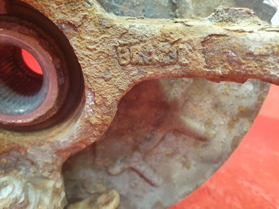 VOLKSWAGEN FOX BUJE DELANTERO LADO DEL CONDUCTOR OFFSIDE DERECHO 2008 Foto 2 de 4