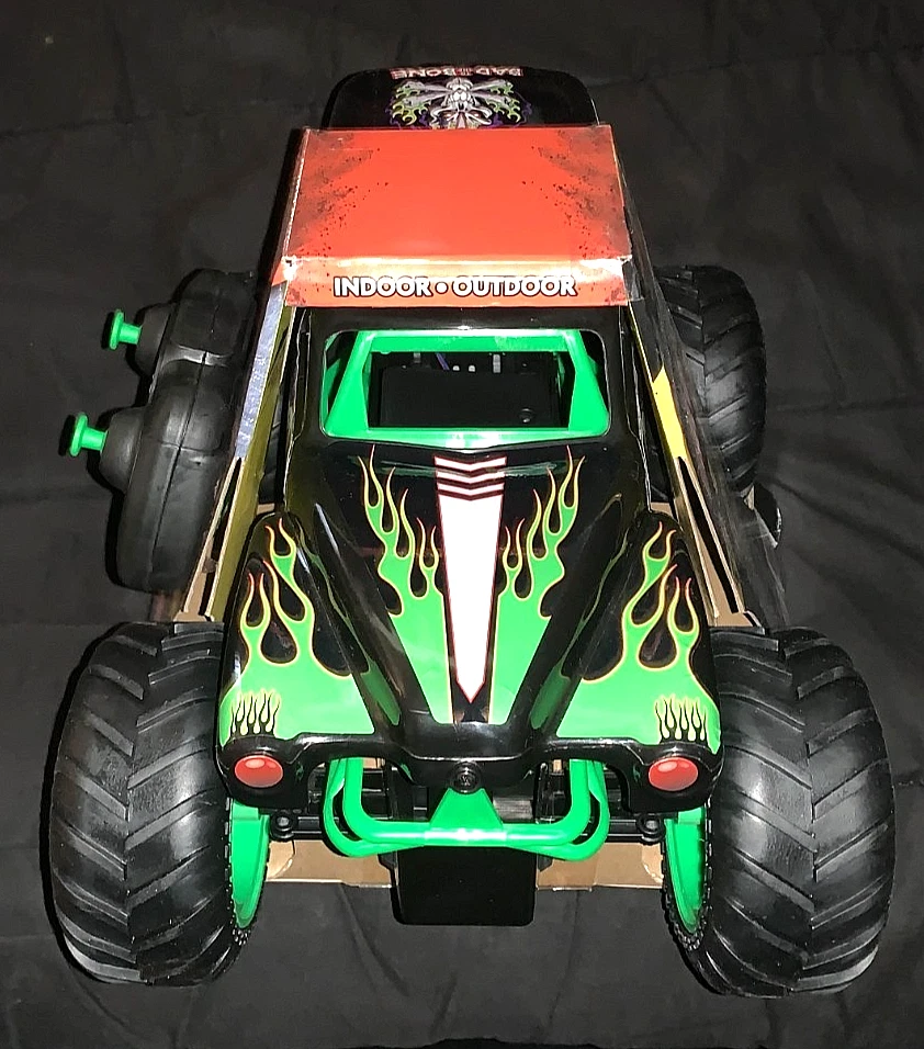SPIN MASTER MONSTER JAM 2024 GRAVE DIGGER RADIO CONTROL CAR WITH BATTERIES NEW! - Image 3 of 4