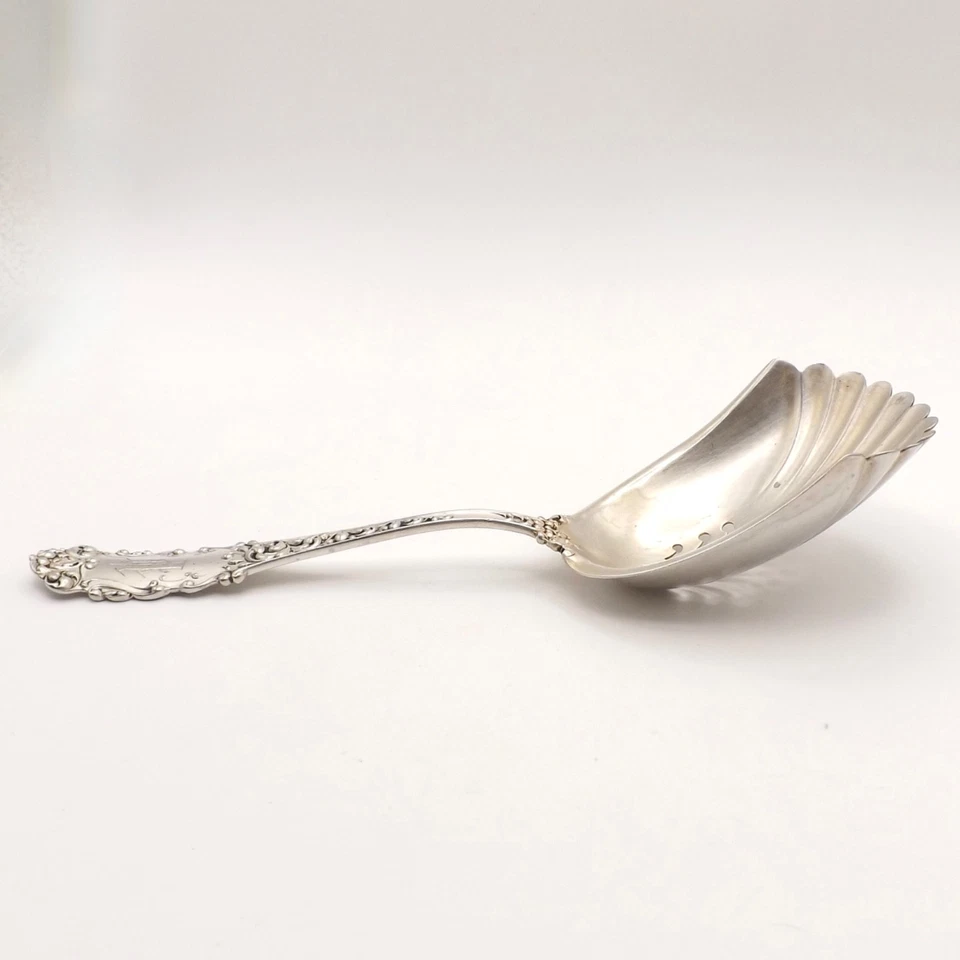 Antigua cuchara perforada Victoria de plata esterlina con cuchara de almendras Foto 4 de 4