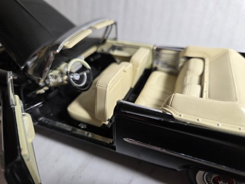 Franklin Mint, 1957 Chrysler 300C Convertible, Black, 1:24 Scale Diecast - Picture 5 of 17