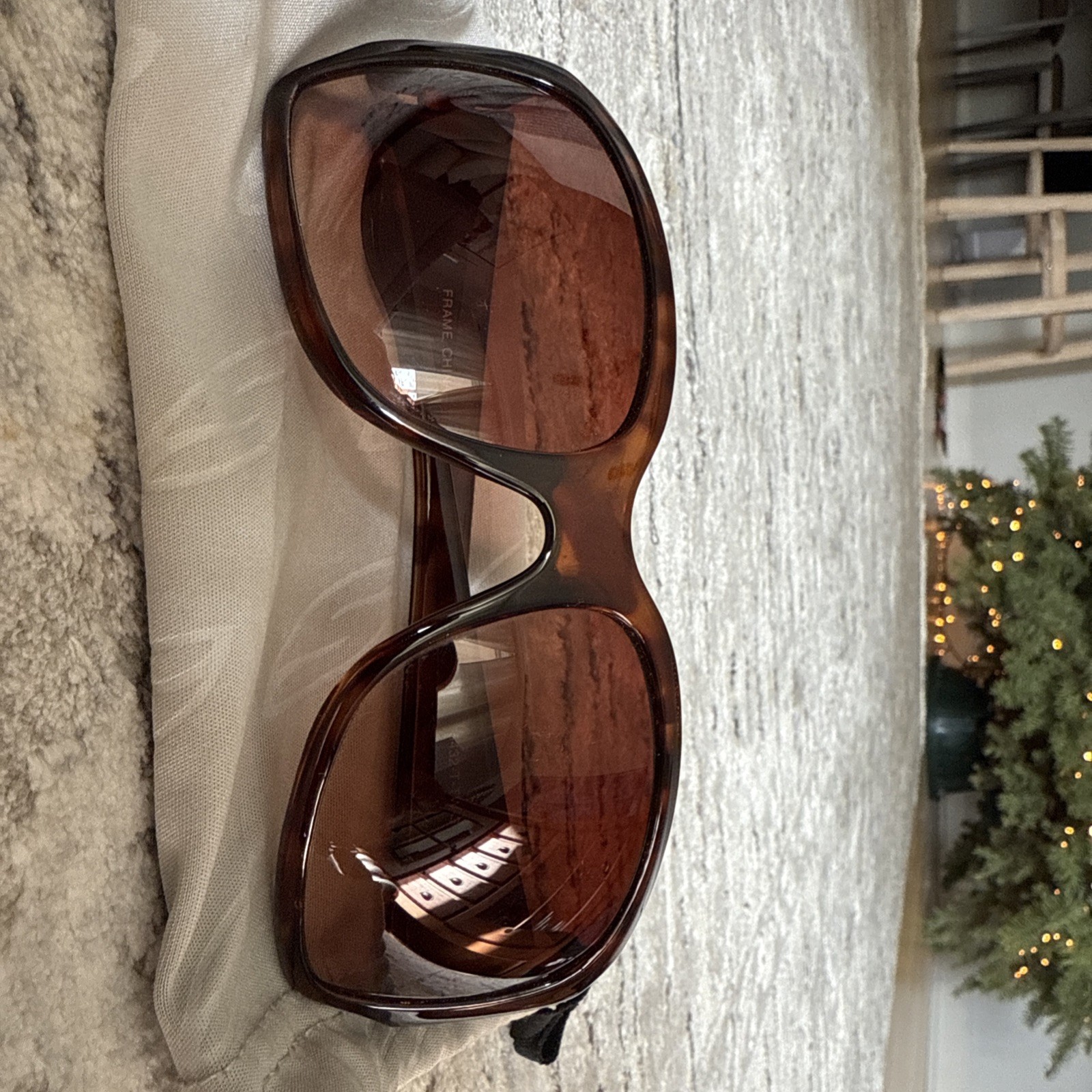 Smith’s Tortoise Shell Sunglasses with Polarized … - image 2