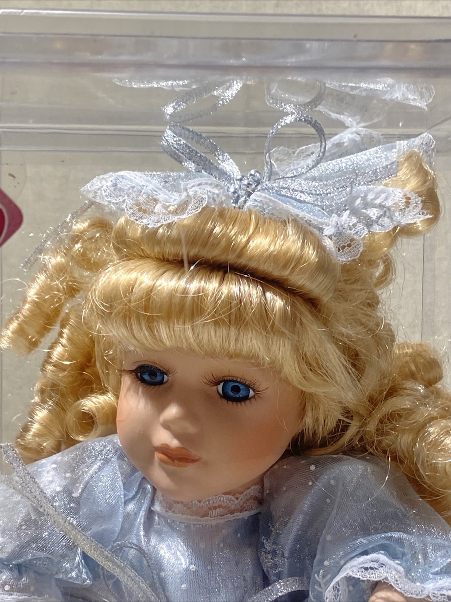 Gift Gallery Wind Up Musical Porcelain Doreen Doll She Moves