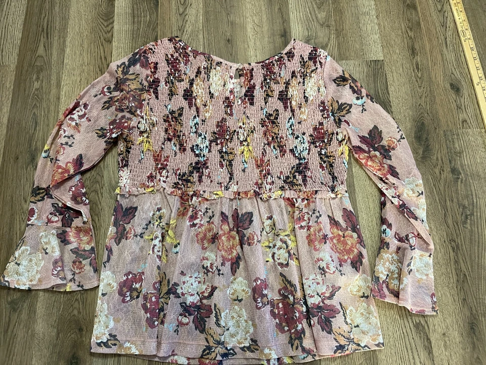 Blusa Monroe and Main, para mujer talla grande, rosa, floral, manga larga, ajustada Foto 2 de 4