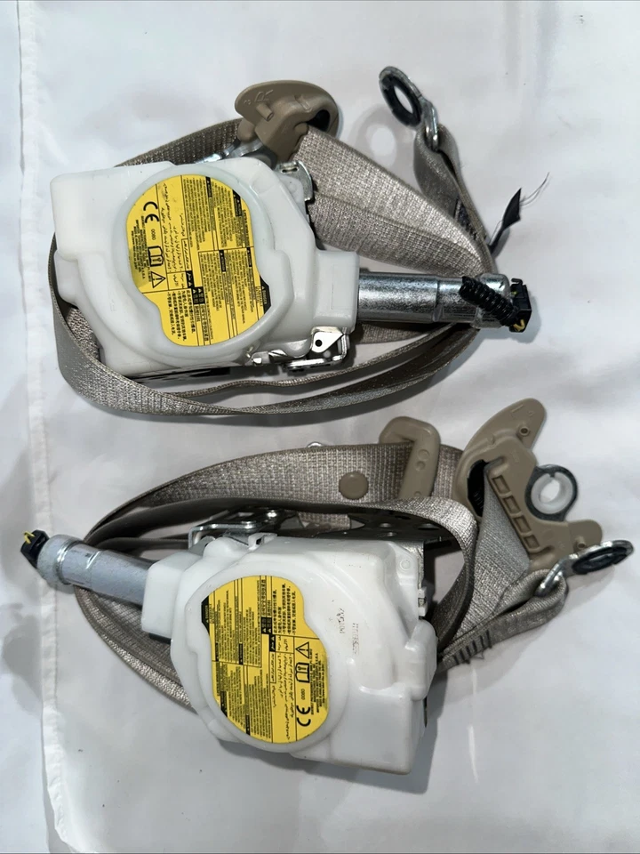 CINTURONES DE SEGURIDAD DELANTEROS IZQUIERDO CONDUCTOR Y PASAJERO DERECHO TOYOTA CAMRY 2018-2023 OEM Foto 4 de 4