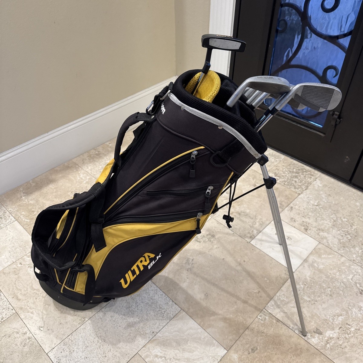 Wilson Ultra BLK 8 Golf Clubs Lot w/Bag, 5,6,7,8,9,PW, Putter, 56