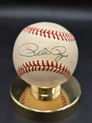 Pete Rose Signed Baseball With COA Crack In Case