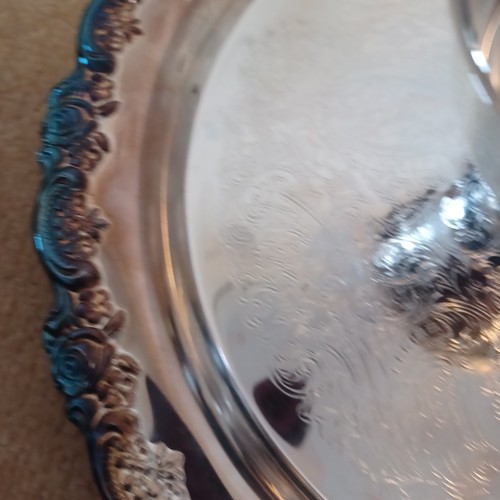 Vintage 12" Oneida Silverplate Serving Tray w/attached Center Bowl - Rose Edge - Picture 6 of 8
