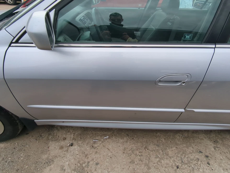 1998-2002 Honda Accord Driver Front Door Oem X89AS - Image 2 of 2