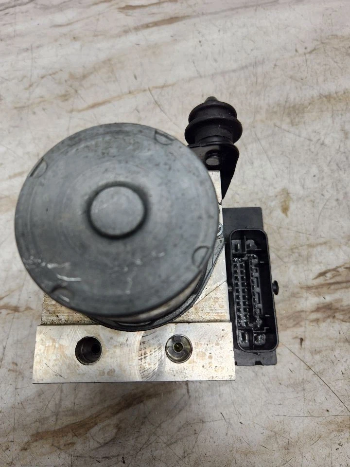 Anti-Lock Brake Part Assembly Fits 15-17 AUDI SQ5 355476 - Image 2 of 4