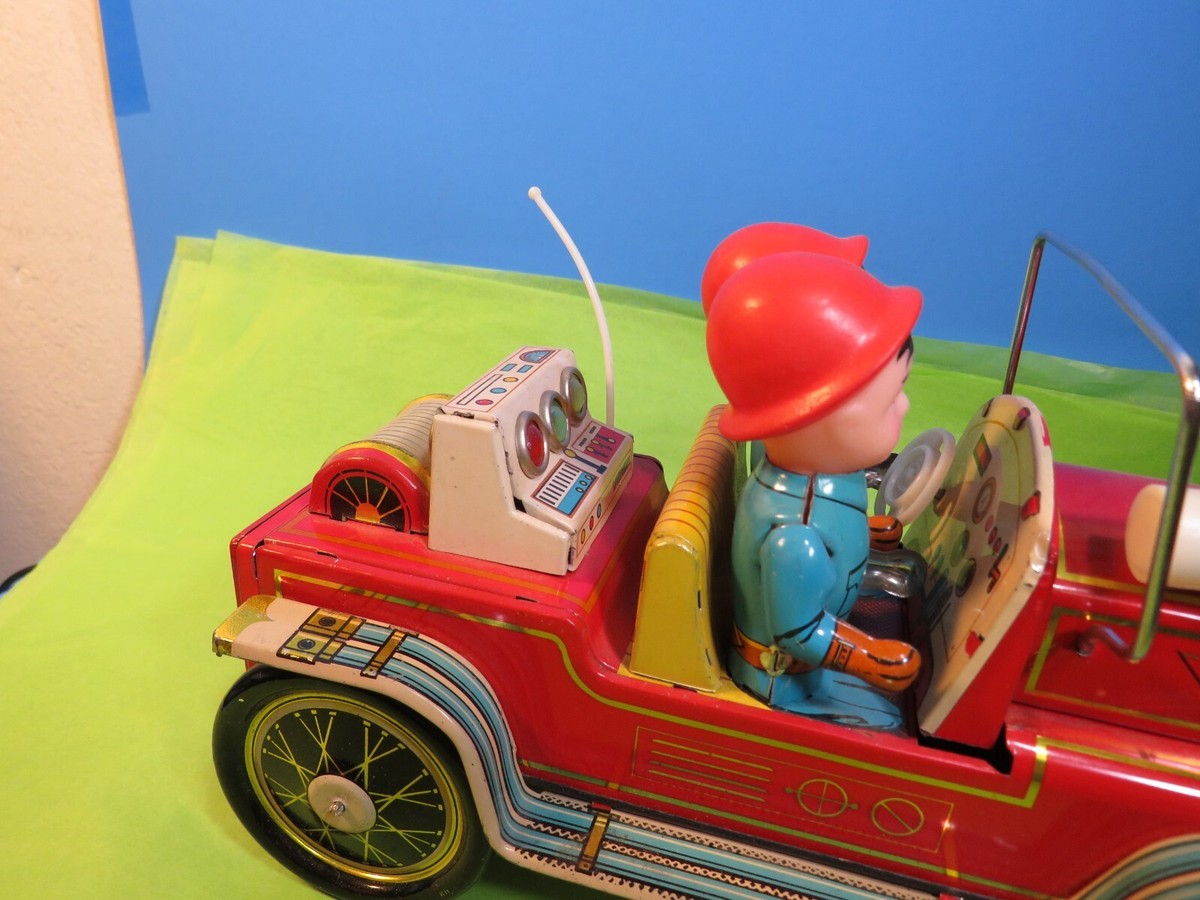 野村トーイ•新工社？ダブルネーム　電動　FIRE CHIEF CAR 動作品 野村トーイ•新工社？ダブルネーム電動FIRE CHIEF CAR 動作品はる様