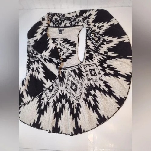 New Directions Women's Black and White Geometric Knit Vest - Picture 8 of 13