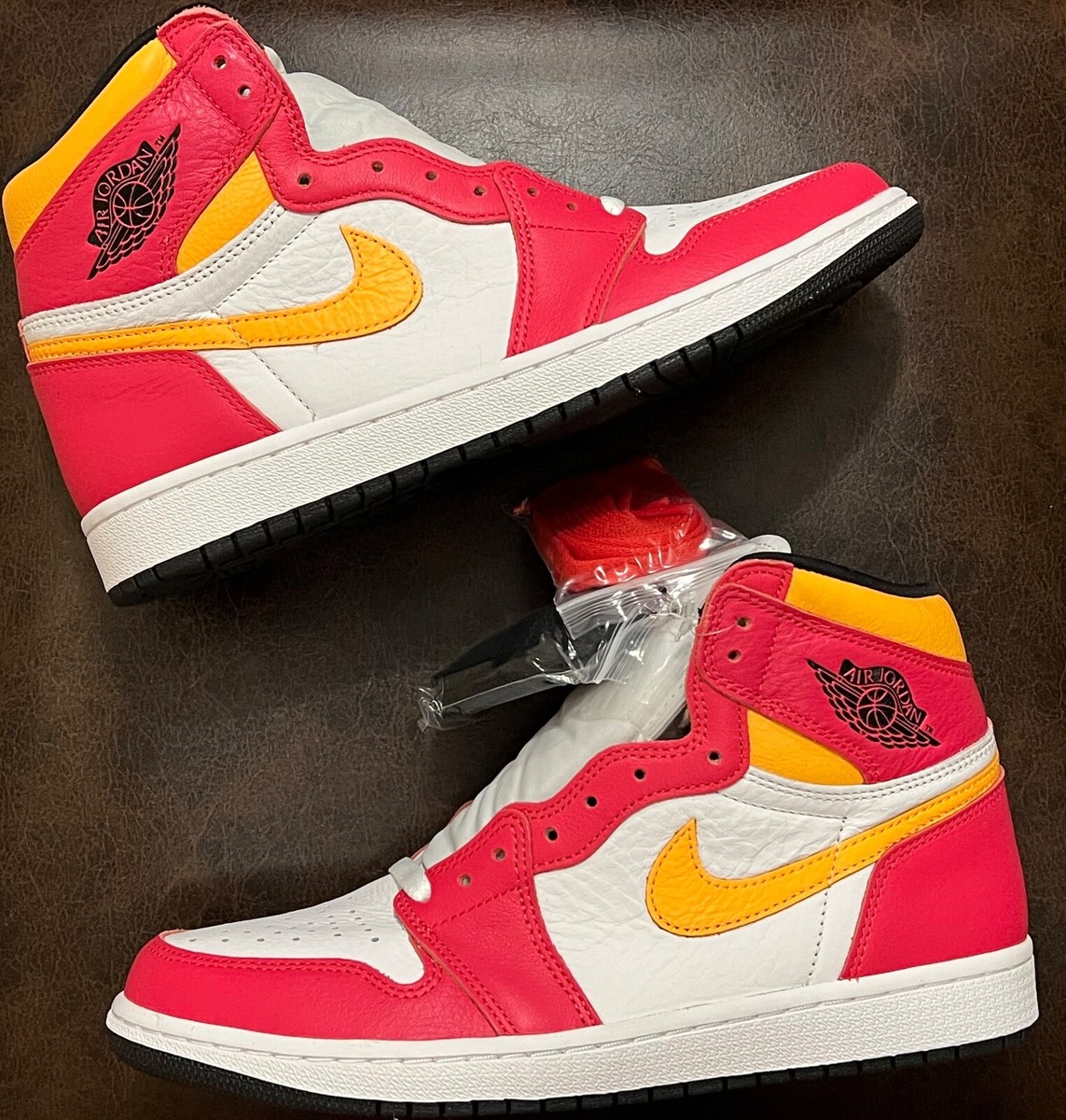 シューズ(女性用) NikeAirJordan 1 High OG Light Fusion Red Air Jordan 1 Retro High OG 'Light Fusion Red' – YankeeKicks