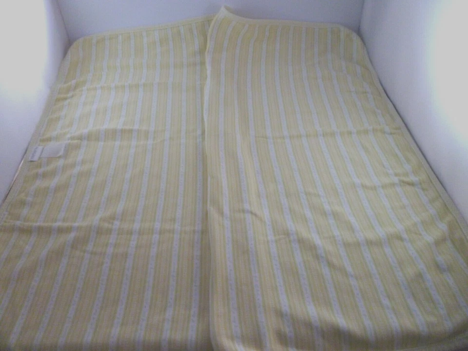 MANTA DE RECEPCIÓN CARTERS VINTAGE OSO DE PELUCHE AMARILLO RAYAS REVERSIBLE 27X29 Foto 3 de 4