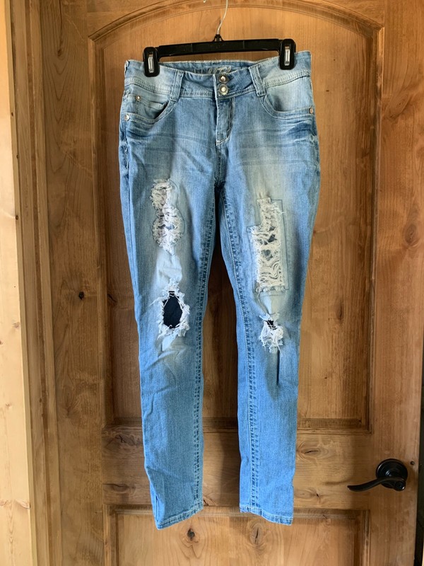 Wall Flower Junior's Size 5 Light Wash Skinny Leg Jeans