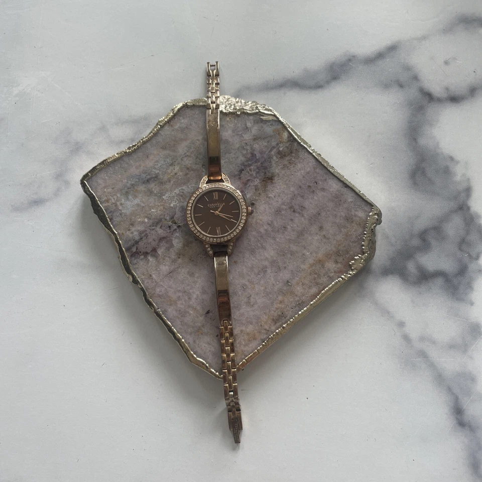 Ofertas de relojes Caravelle New York para mujer 44L134 cristal Swarovski marrón chocolate Foto 2 de 4