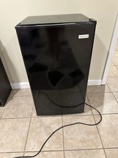 Igloo Black Mini Fridge with Freezer Compartm...