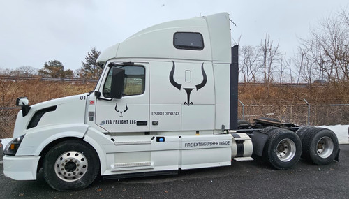 2016 VOLVO VNL64670 Sleeper Semi Tractor