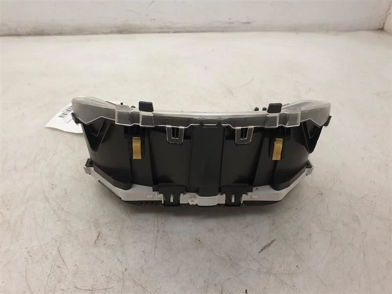 TOYOTA YARIS LE 12-14 1,5 L TRACCIÓN DELANTERA EN VELOCÍMETRO CUADRO DE INSTRUMENTOS Foto 3 de 4