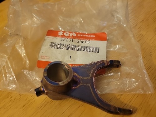 GEAR SHIFT FORK 25231-35F00 by Suzuki - Picture 3 of 3