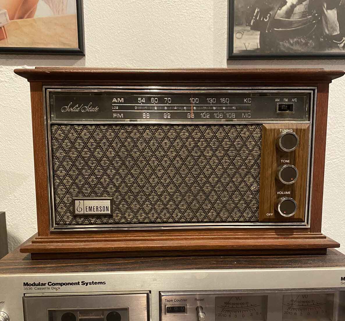 Emerson Radio Mid-Century Modern Vintage 1960-70s Radio 8 Emerson Radio Mid-Century Modern Vintage 1960-70s Radio 8