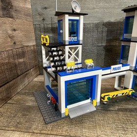 LEGO CITY Police Station (60141) Complete Set & Minifigs No Box or Instructions