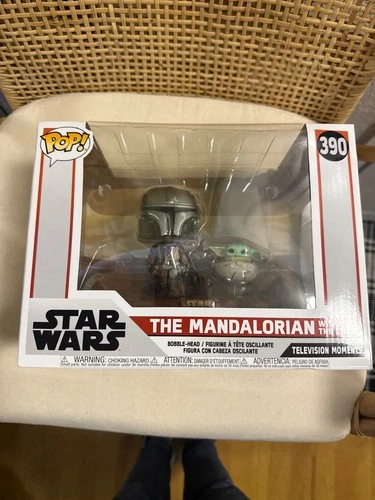Funko Pop! Moments: Star Wars - The Mandalorian with The Child #390
