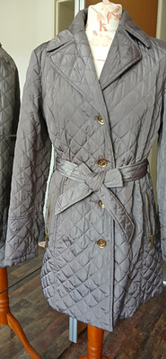 Michael Kors Damen Steppjacke grau halblang Gr. M Gürtel Knopf Taschen gefüttert