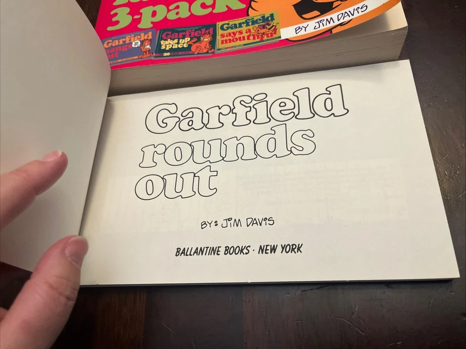 Vtg Garfield Paperback Lot Jim Davis 7th & 16th Books Garfield rounds out fat ca - Image 3 of 4