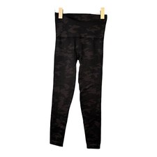 SPANX Seamless Shaping Cropped Leggings in Black Camo. Women  s Small