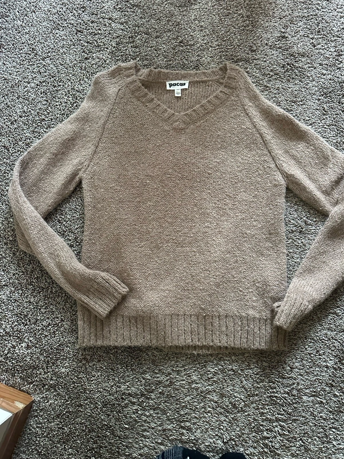 Pacas Sweater Size medium V-Neck