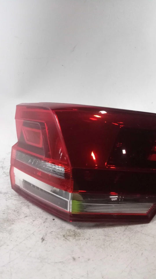 Used Right Tail Light Assembly fits: 2019 Volkswagen Atlas incandescent lamps qu - Изображение 2 из 4