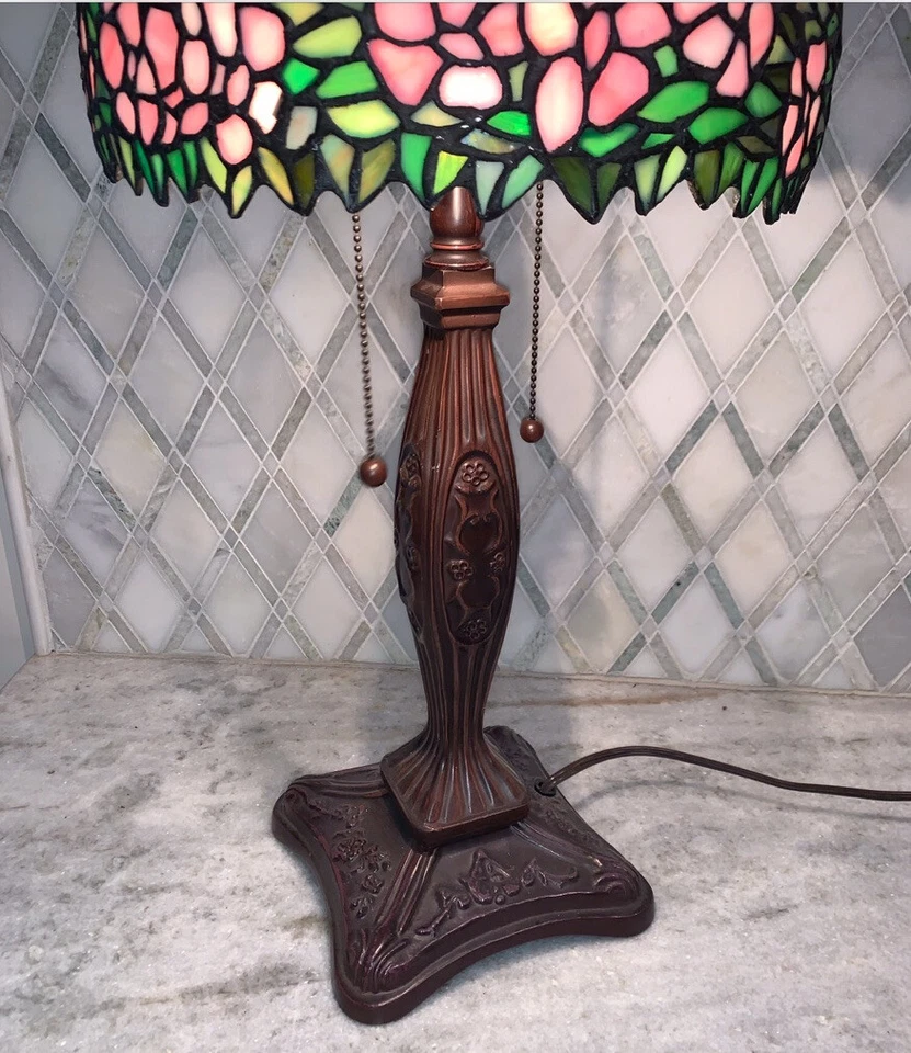 Antigo Vitral Flores Rosa 11”D Sombra Metal Puxar Corrente Lâmpada 23”T 7” Base Quadrada - Imagem 4 de 4