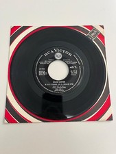 SYLVIE VARTAN Irrésistiblement 45T RCA 1968 France Original 46.170 Yéyé 