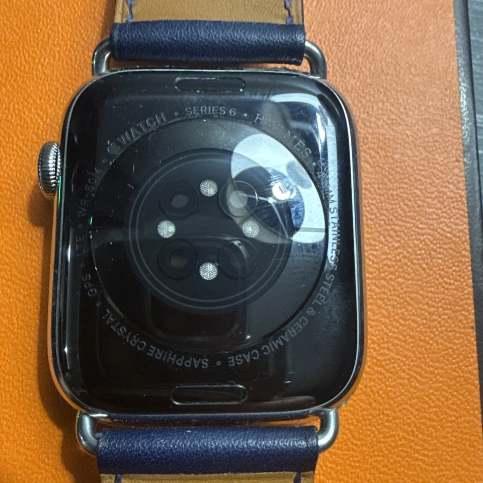 Apple Watch Series 6 44mm HERMÈS GPS+Celular Foto 3 de 4