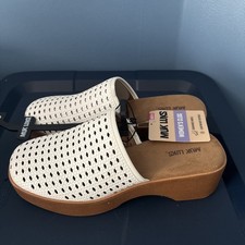 MUK LUKS Callen Clog Women's Slip On Sz 9 White And Tan Comfy