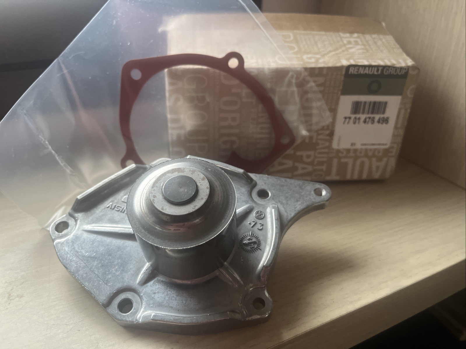 Pompe à eau original Renault 7701476496 contre la surchauffe moteur K9K