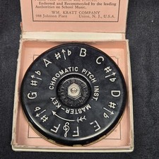Vintage Chromatic Pitch Pipe Instrument The Master Key WM Kratt Co A-440 13 Keys