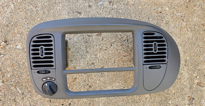   98-02 FORD F150 EXPEDITION Radio Climate Dash 4x4 BEZEL Vent Surround OEM