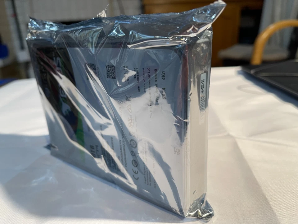 Seagate EXOS™ Enterprise  X10 10TB SATA 3.5 inch 4Kn Hard Drive ST10000NM0186 - Image 3 of 4