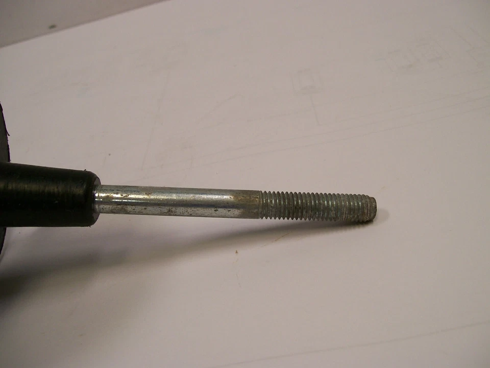 OEM #25607382 Spare Tire Hold Down Bolt Trunk Retainer FROM 1994 Buick Lesabre Foto 3 de 4